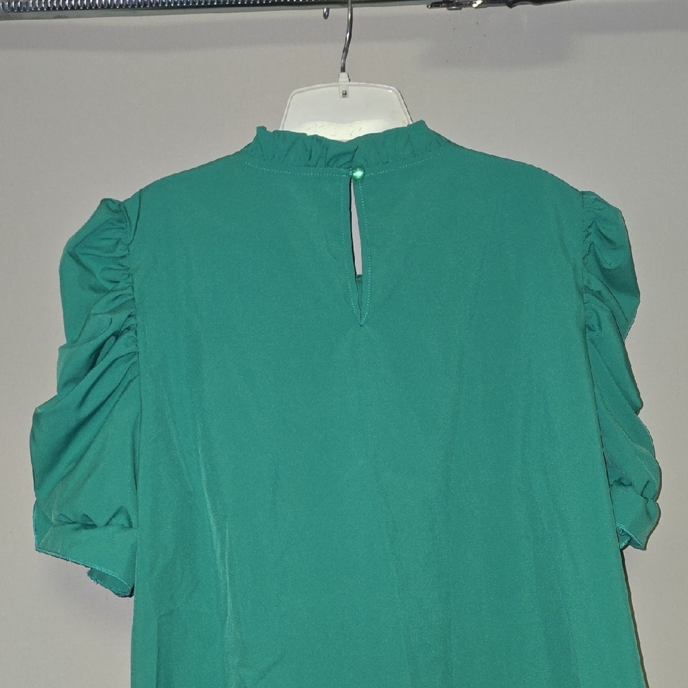 Elegant Green Ruffle Sleeve Blouse - Picture 4 of 6